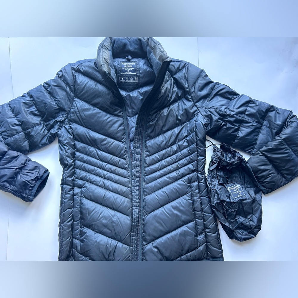 Abercrombie & Fitch Packable Down Filled Jacket
Size XS light travel puffer - Picture 6 of 8